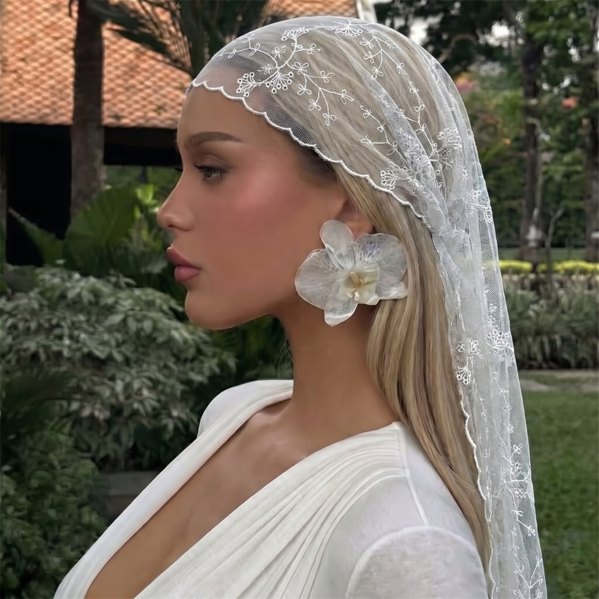 Women Fashion Necktie - Jilbab Wanita Berbahan Tulle Putih dengan
